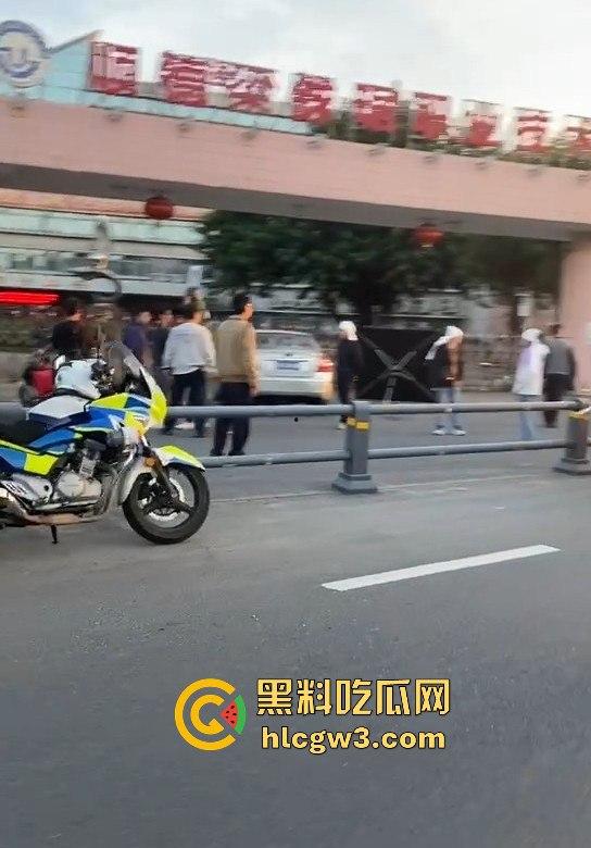 顺德梁球锯职业学校学生跳河自杀，校方没收手机逼出人命！母亲校门口哭到休克，学校冷血旁观！  第10张