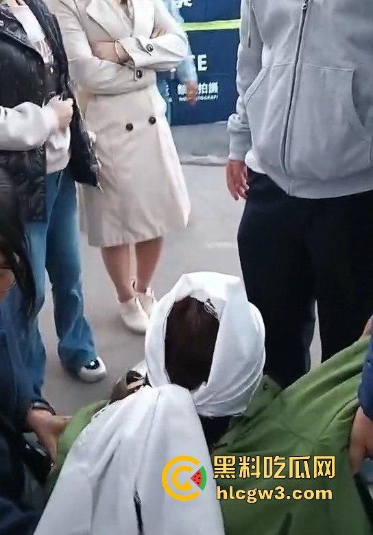 顺德梁球锯职业学校学生跳河自杀，校方没收手机逼出人命！母亲校门口哭到休克，学校冷血旁观！  第12张