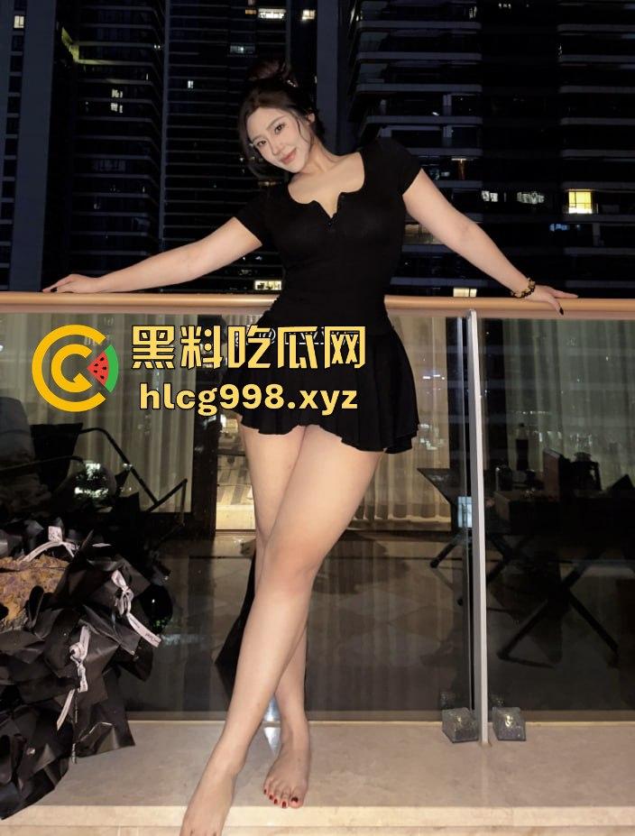 微博网红【亚亚亚辰】56W粉丝奔着肥臀白虎逼！美臀勒B福利，全靠这肥臀吸粉！  第4张