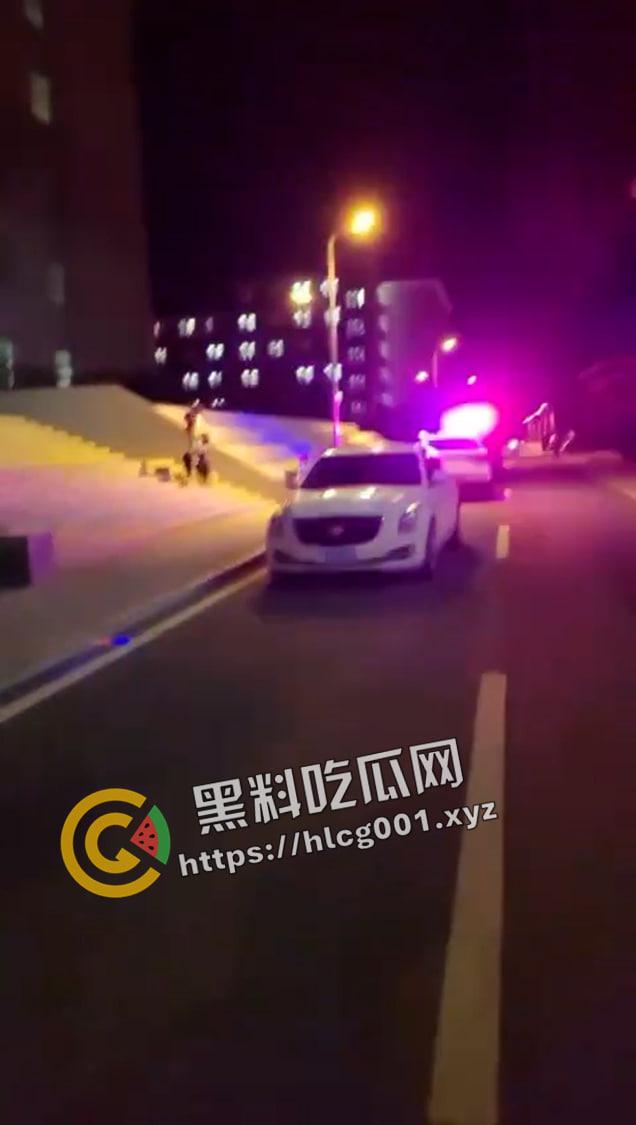 集宁师范学院裸女大闹男生宿舍楼!分手后精神崩溃 一丝不挂大战男生宿舍 小仙女发飙了还给大家看奶子 第7张 集宁师范学院裸女大闹男生宿舍楼!分手后精神崩溃 一丝不挂大战男生宿舍 小仙女发飙了还给大家看奶子 第7张