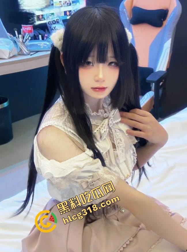 抖音『野餐兔』直播间装甜妹，推特上当炮机，一边卖逼一边装纯，割韭菜割到脸都不要了！  第7张