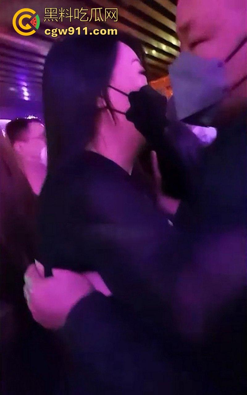 重庆砂舞厅淫乱偷拍!上百妹子紧身裙摇臀等挑,高颜值御姐少妇应有尽有,昏黄灯下抓奶接吻6分钟狂欢! 第3张 重庆砂舞厅淫乱偷拍!上百妹子紧身裙摇臀等挑,高颜值御姐少妇应有尽有,昏黄灯下抓奶接吻6分钟狂欢! 第3张