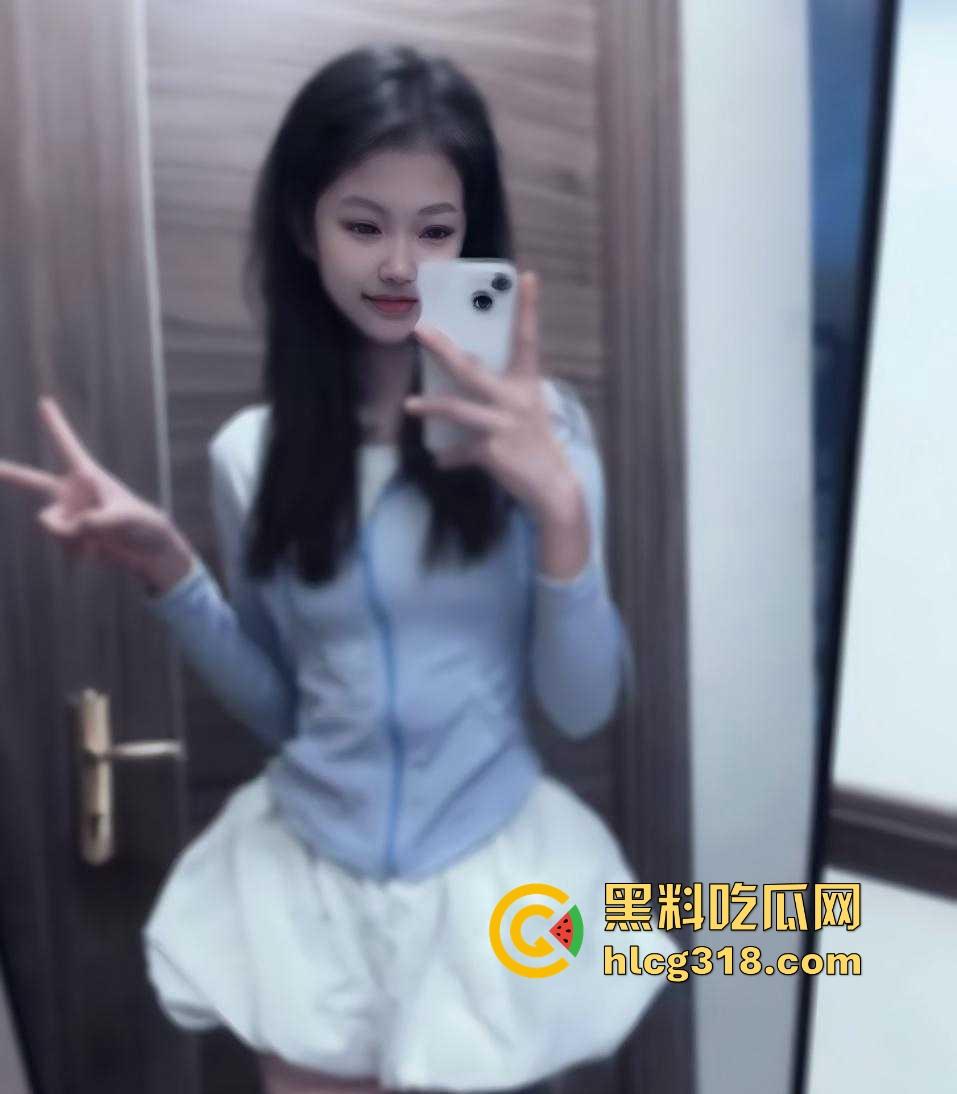 江西鄱阳清纯萝莉【刘颖】和金主裸聊及性爱视频曝光！完美炮架，粉穴无套后入爆操！  第2张