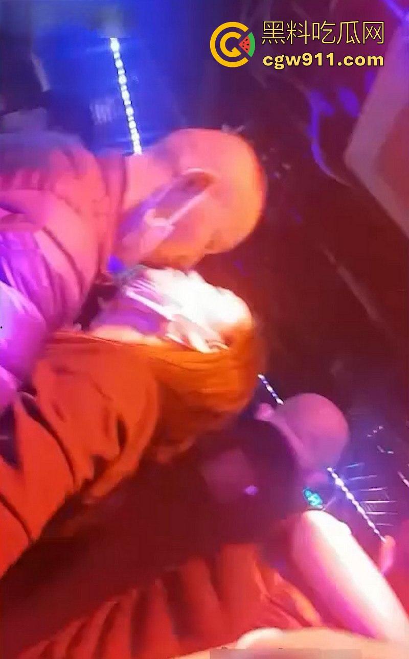 重庆砂舞厅淫乱偷拍!上百妹子紧身裙摇臀等挑,高颜值御姐少妇应有尽有,昏黄灯下抓奶接吻6分钟狂欢! 第6张 重庆砂舞厅淫乱偷拍!上百妹子紧身裙摇臀等挑,高颜值御姐少妇应有尽有,昏黄灯下抓奶接吻6分钟狂欢! 第6张