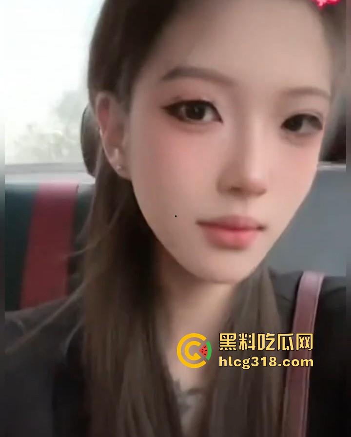 江西鄱阳清纯萝莉【刘颖】和金主裸聊及性爱视频曝光！完美炮架，粉穴无套后入爆操！  第3张