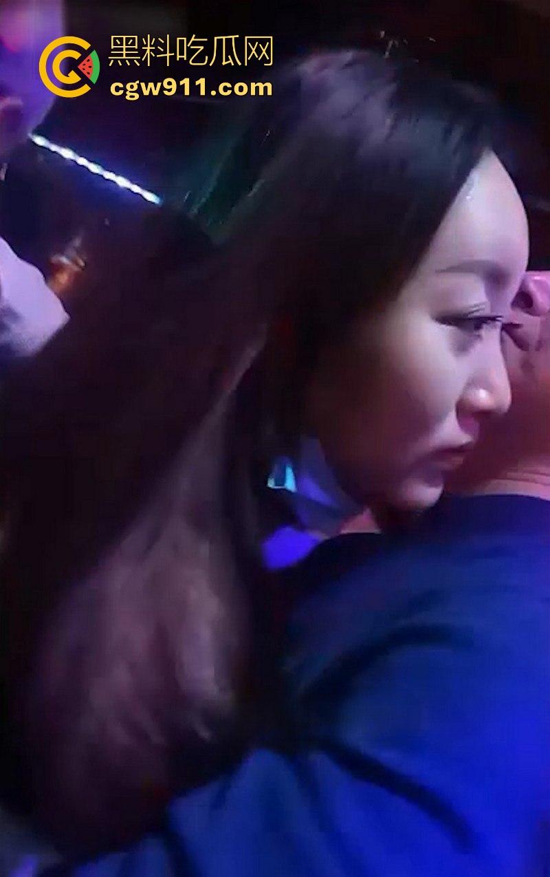 重庆砂舞厅淫乱偷拍!上百妹子紧身裙摇臀等挑,高颜值御姐少妇应有尽有,昏黄灯下抓奶接吻6分钟狂欢! 第7张 重庆砂舞厅淫乱偷拍!上百妹子紧身裙摇臀等挑,高颜值御姐少妇应有尽有,昏黄灯下抓奶接吻6分钟狂欢! 第7张