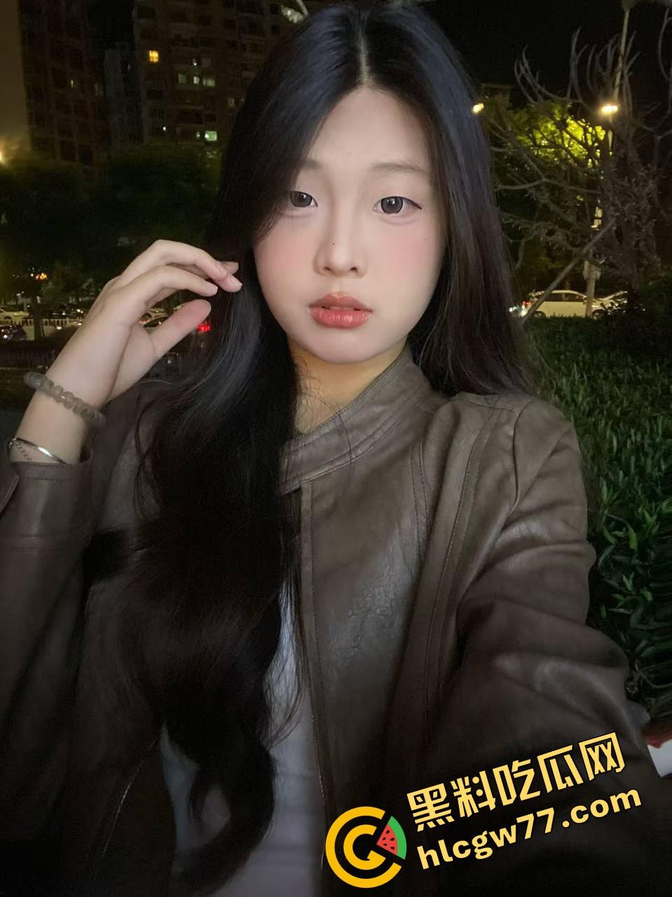 广东食品药品职院情侣操场野战,女友逼痒坐男友腿蹭逼蹭到湿,小哥握腰狂挺差点就插进去! 第2张 广东食品药品职院情侣操场野战,女友逼痒坐男友腿蹭逼蹭到湿,小哥握腰狂挺差点就插进去! 第2张