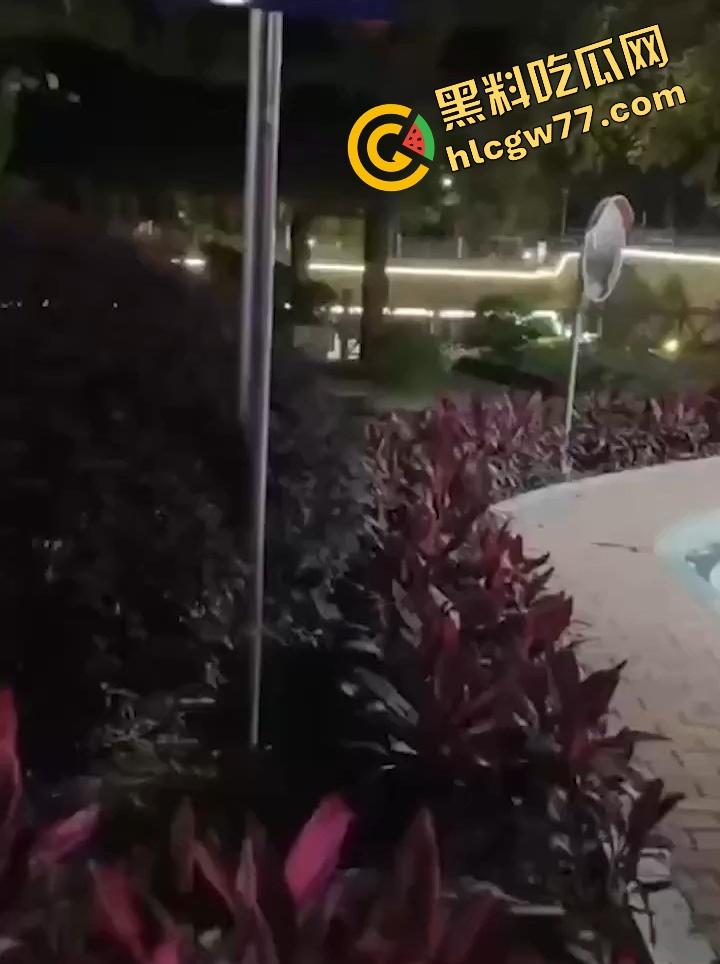 广东食品药品职院情侣操场野战,女友逼痒坐男友腿蹭逼蹭到湿,小哥握腰狂挺差点就插进去! 第6张 广东食品药品职院情侣操场野战,女友逼痒坐男友腿蹭逼蹭到湿,小哥握腰狂挺差点就插进去! 第6张