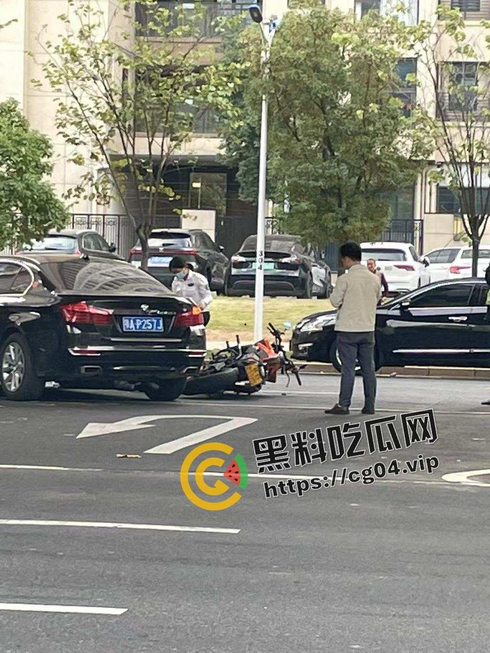 贵州赣州 又一骑士骑逝 现场画面曝光 血腥 医护人员处理遗体 惨不忍睹  第3张