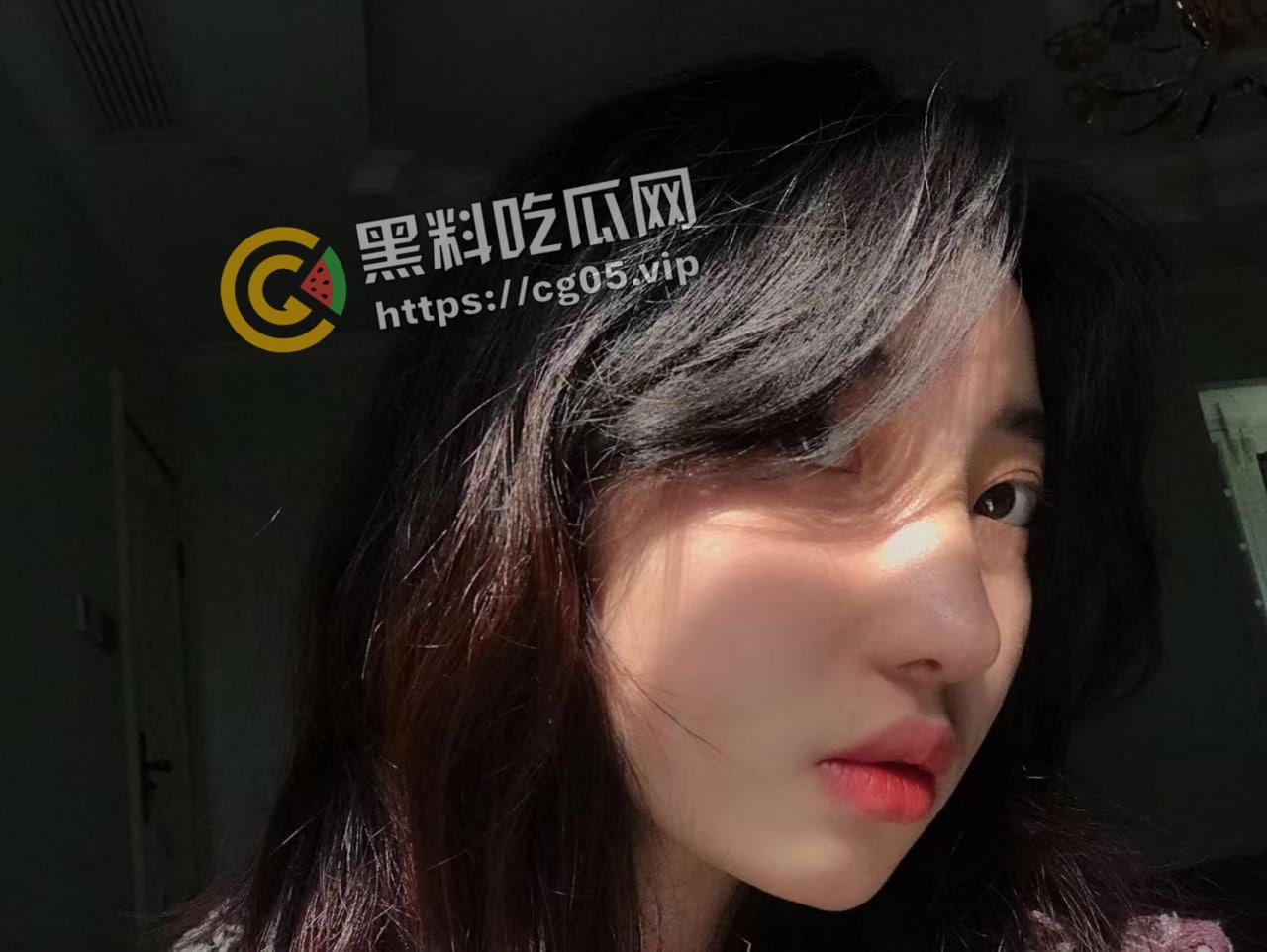 瓜友投稿！自己女神被猪拱了 因爱生恨将其视频流出  甜美妹子被肥猪暴击 惨叫连连 第4张