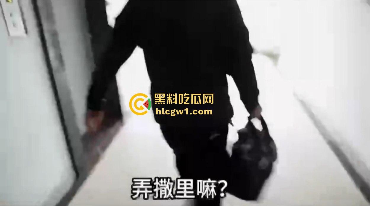 汉中市开锁师傅开门无辜撞见绿油油现场，绿帽现场捉奸，奸夫淫妇正骑马大战，老婆慌得连B都夹紧了！  第1张