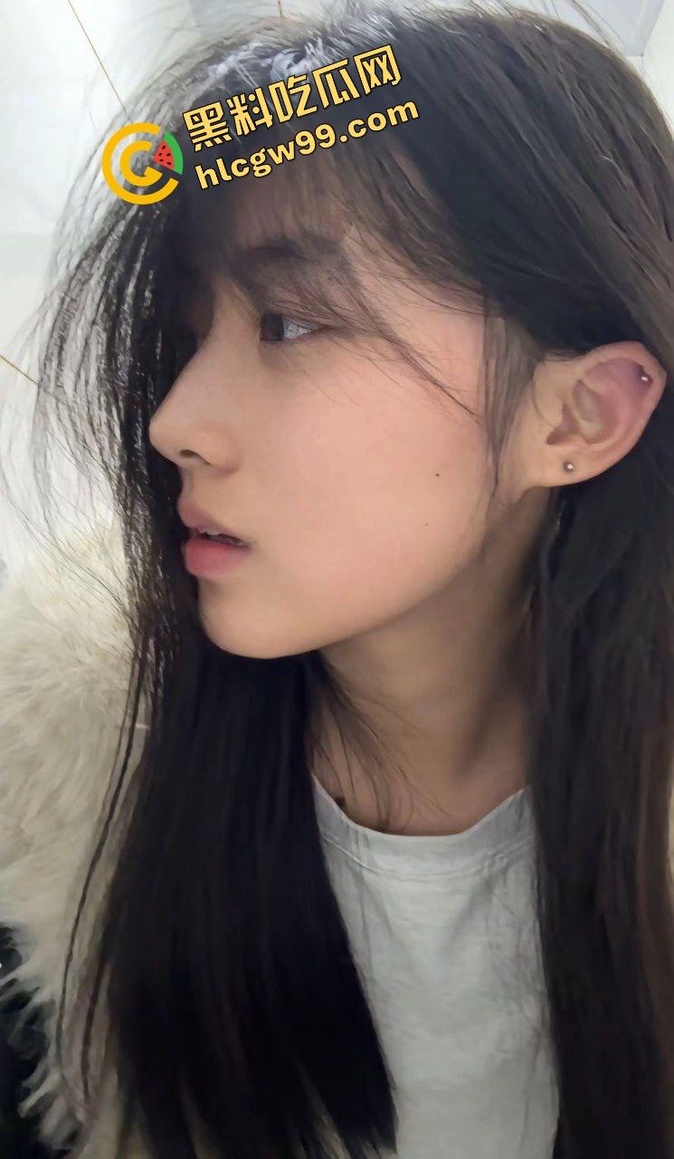 抖音清纯嫩妹反差女同【忧】私底下竟带着闺蜜一起约炮大哥,刺激深喉口爆淫荡双飞! 第3张 抖音清纯嫩妹反差女同【忧】私底下竟带着闺蜜一起约炮大哥,刺激深喉口爆淫荡双飞! 第3张