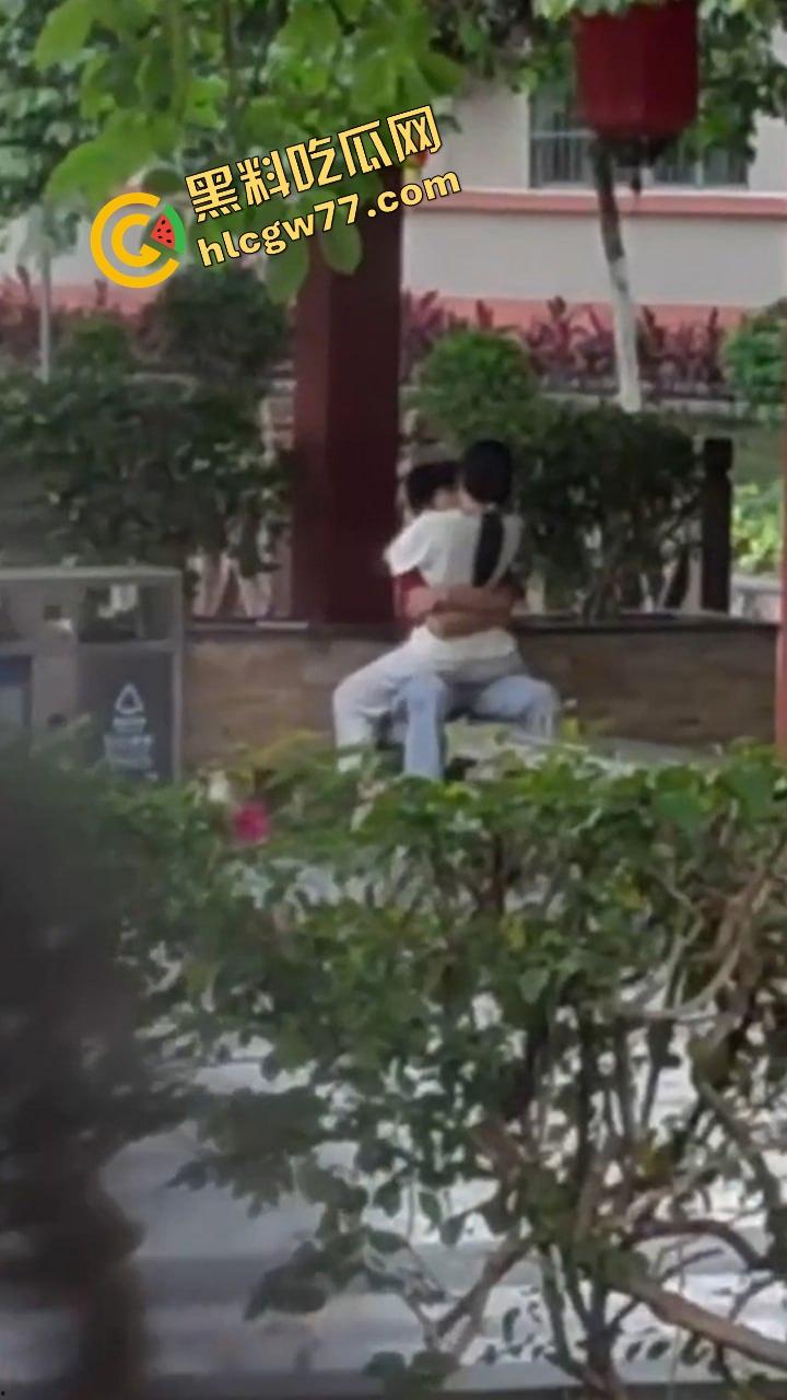 广东食品药品职院情侣操场野战,女友逼痒坐男友腿蹭逼蹭到湿,小哥握腰狂挺差点就插进去! 第15张 广东食品药品职院情侣操场野战,女友逼痒坐男友腿蹭逼蹭到湿,小哥握腰狂挺差点就插进去! 第15张