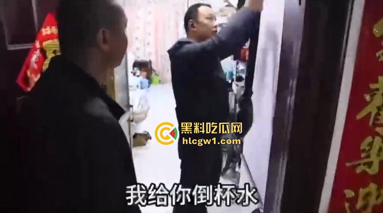 汉中市开锁师傅开门无辜撞见绿油油现场，绿帽现场捉奸，奸夫淫妇正骑马大战，老婆慌得连B都夹紧了！  第5张