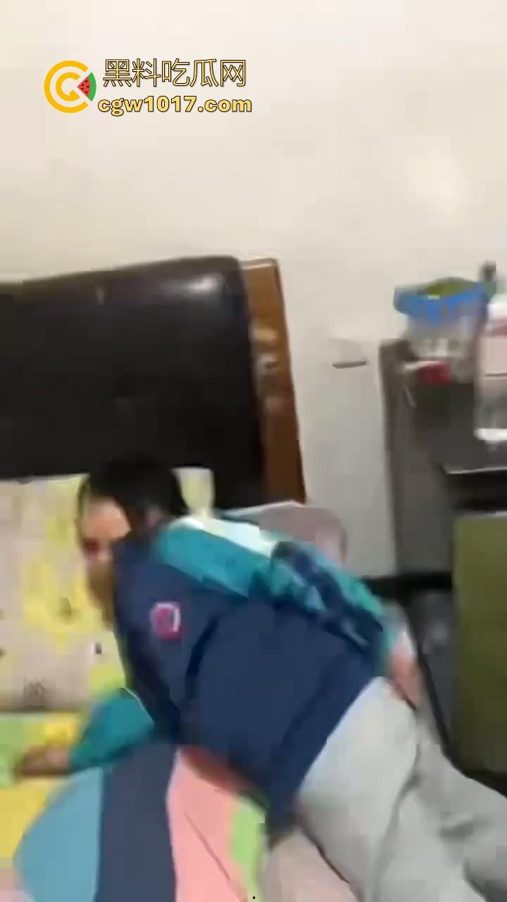 又见教育狂魔上线，作业没写完被打进狗笼？虎爸摇身一变成畜生爸，全网怒骂还在狡辩为你好！  第2张