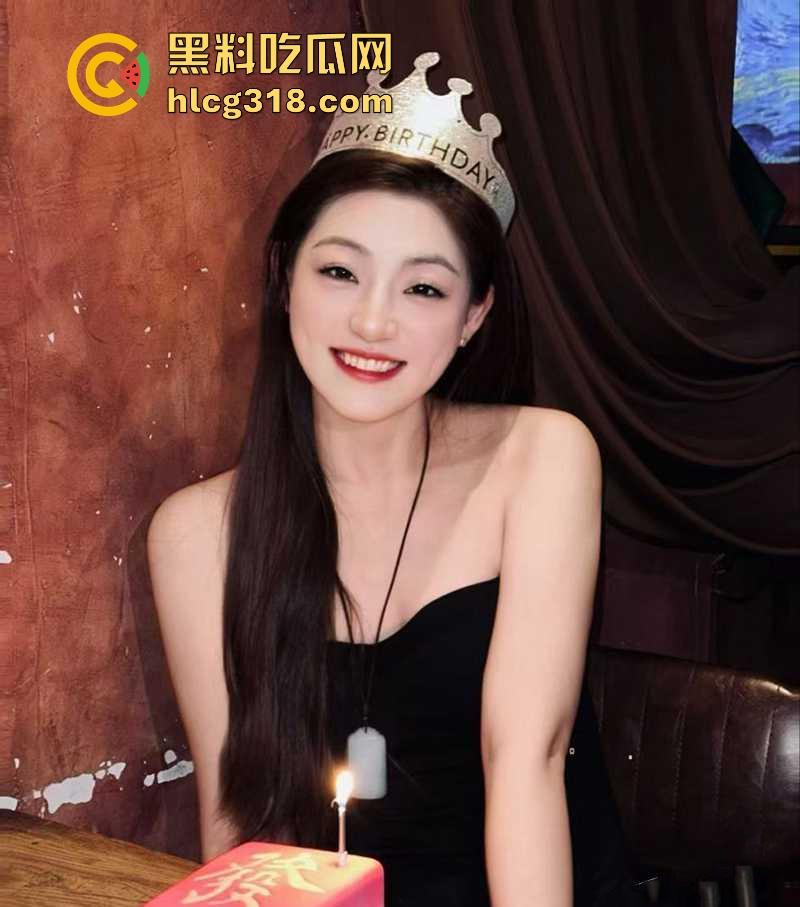 社交软件约炮极品高颜值美术生【刘晃晃】 丰满蜜桃臀被后入爆操 露脸口交深情舔屌 反差感拉满！  第2张