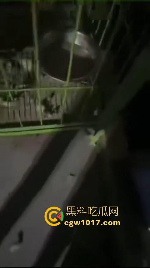 又见教育狂魔上线，作业没写完被打进狗笼？虎爸摇身一变成畜生爸，全网怒骂还在狡辩为你好！  第6张