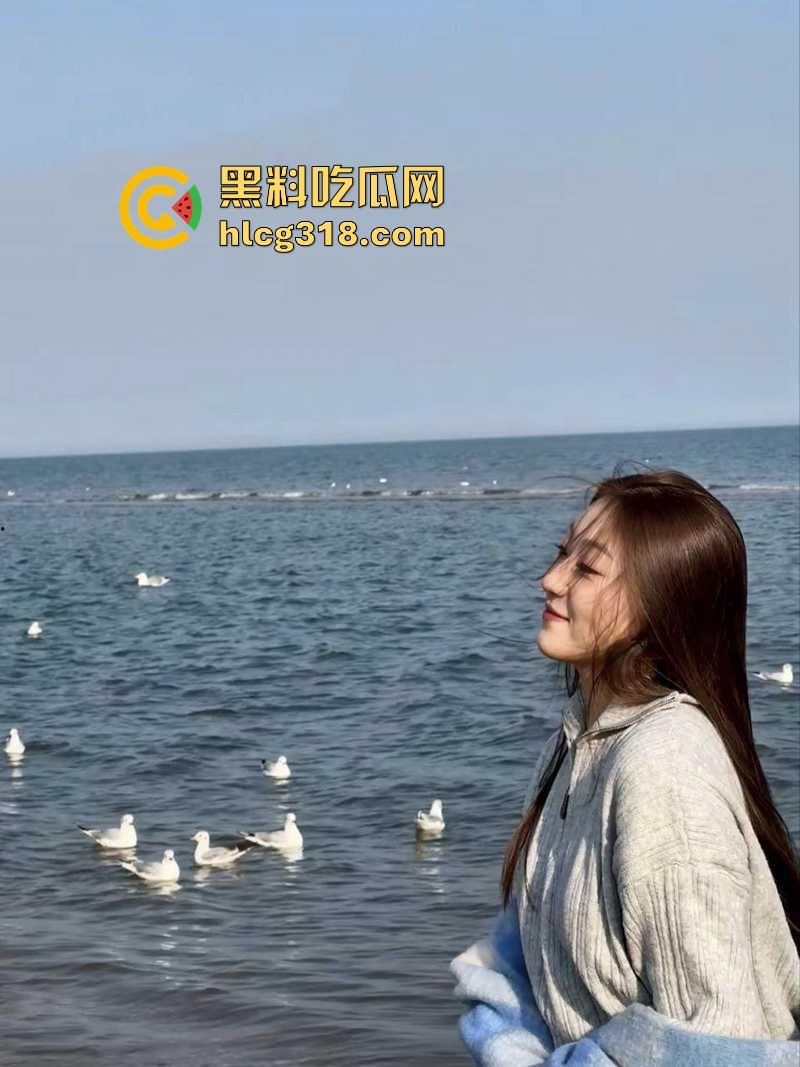 社交软件约炮极品高颜值美术生【刘晃晃】 丰满蜜桃臀被后入爆操 露脸口交深情舔屌 反差感拉满！  第3张