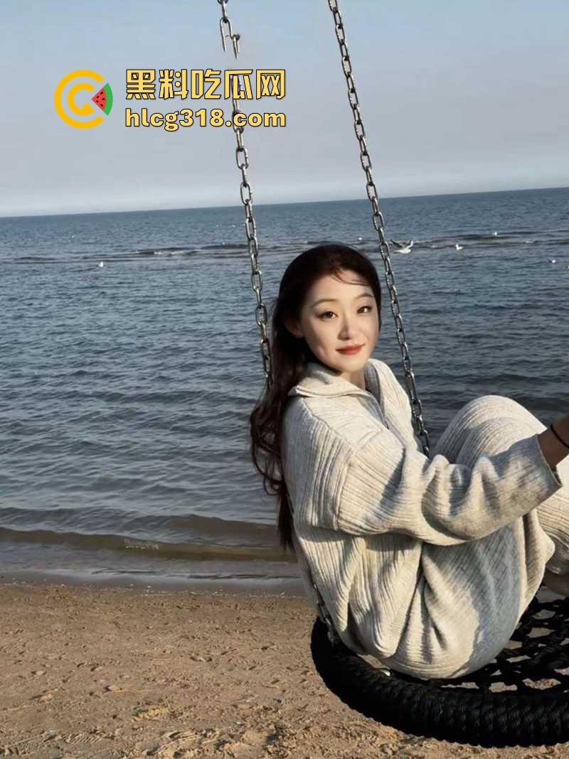 社交软件约炮极品高颜值美术生【刘晃晃】 丰满蜜桃臀被后入爆操 露脸口交深情舔屌 反差感拉满！  第4张