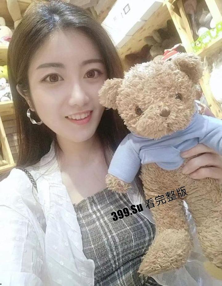 徐州知名反差婊 小学老师 李雪梨 订婚前跟前男友15v不雅视频流出 火速分手衔接下个男友 实属顶级海女 各种制服配合调教，活比职业的都好  第1张