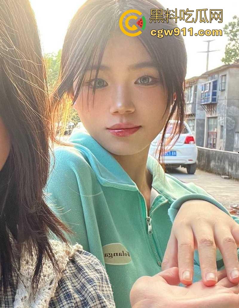 渣男曝光湖南前女友【刘美嘉】全裸揉奶露穴淫片，粉嫩奶头硬邦邦，聊天记录极其淫荡，小情侣玩的真骚啊！  第7张