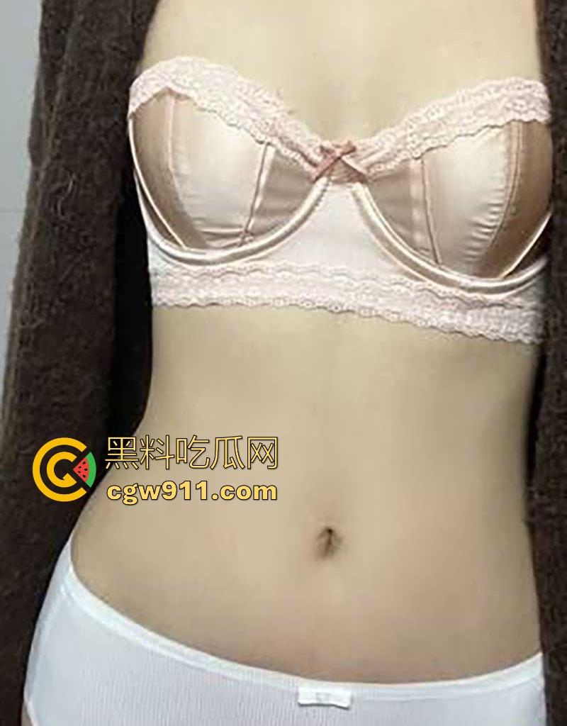 渣男曝光湖南前女友【刘美嘉】全裸揉奶露穴淫片，粉嫩奶头硬邦邦，聊天记录极其淫荡，小情侣玩的真骚啊！  第9张