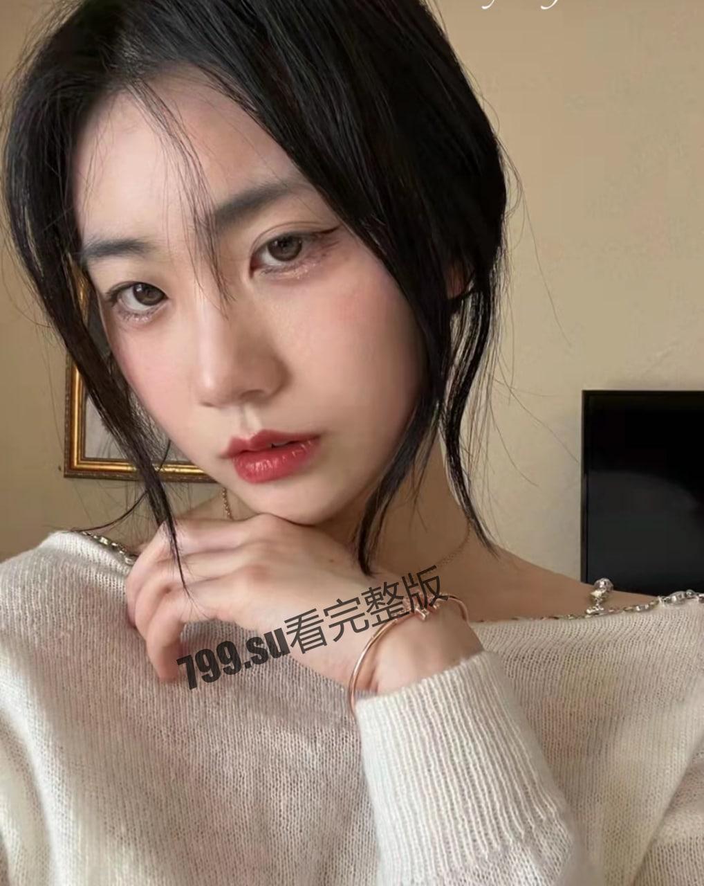 微博 小奶牛 babycow 露脸定制合集 扣逼自慰骚洞一览无余  第1张