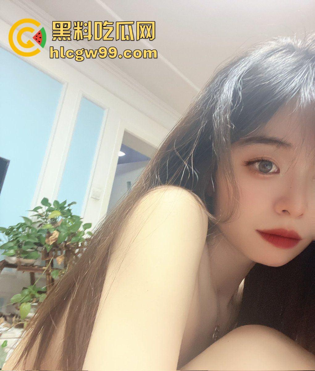 名表土豪大哥约炮肉感骚鸡【谭敏】清纯甜御模样却是精盆母狗，为了钱肉体交易射了满背！独家曝光流出！  第4张