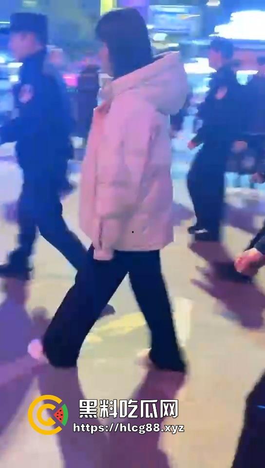 吉利惊现女学生杀人事件!男的猥亵未遂遭女学生反杀,直接抛尸河中,这女学生是真的猛呀。 第12张 吉利惊现女学生杀人事件!男的猥亵未遂遭女学生反杀,直接抛尸河中,这女学生是真的猛呀。 第12张