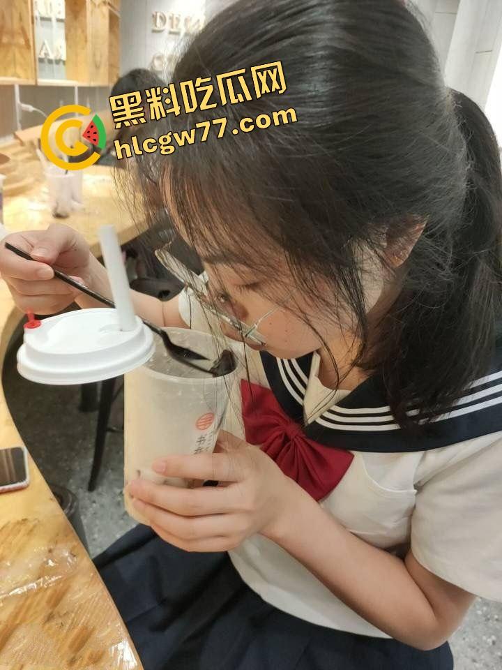 四川学院女辅导员【岳敏】政法高材生堕落成金主肉玩具，穿黑丝被后入爆干，肥臀摇到床都响！  第4张