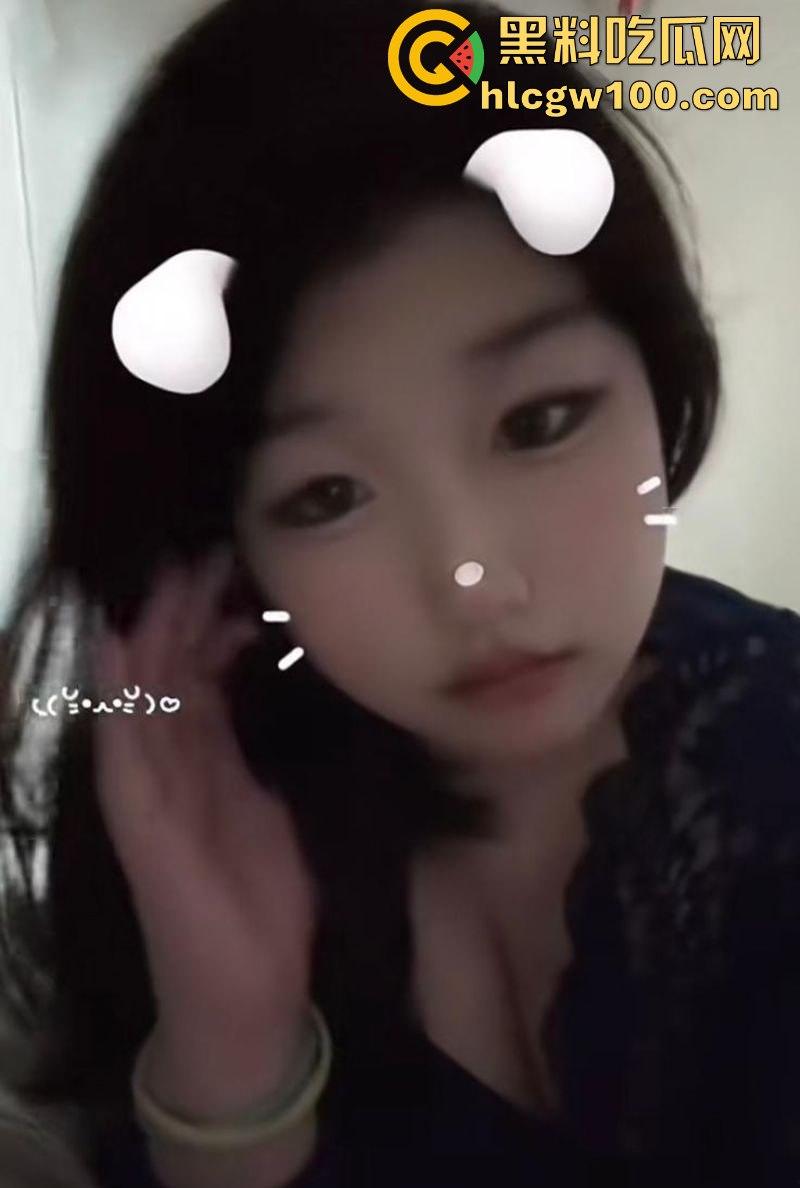 河南商丘职业技术学院【刘鑫雨】视频泄密，童颜巨乳反差嫩妹自摸曝光，清纯脸蛋骚浪动作，这颜值身材真想来一发！  第10张