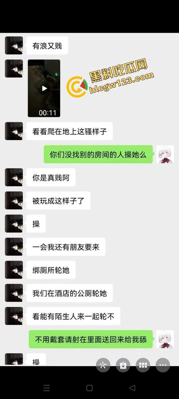 卧槽这谁老婆？绿帽男把女友献给群友露出调教，跪地爬行喊爸爸，母狗模式全开玩疯了！  第3张