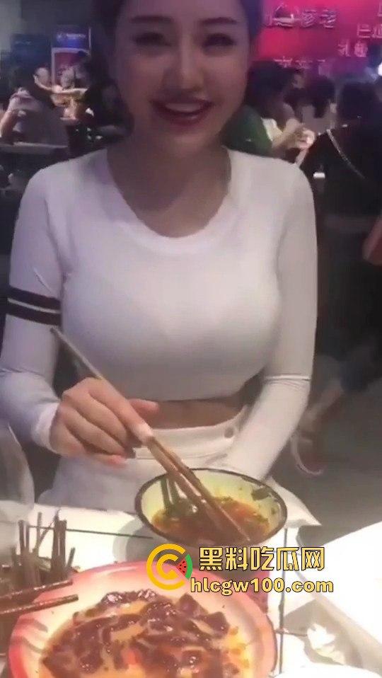 餐桌上开放骚人妻，奇葩操作一个比一个亮眼为了逃酒啥事都能干出来，画面劲爆开放 小编推荐！！  第1张