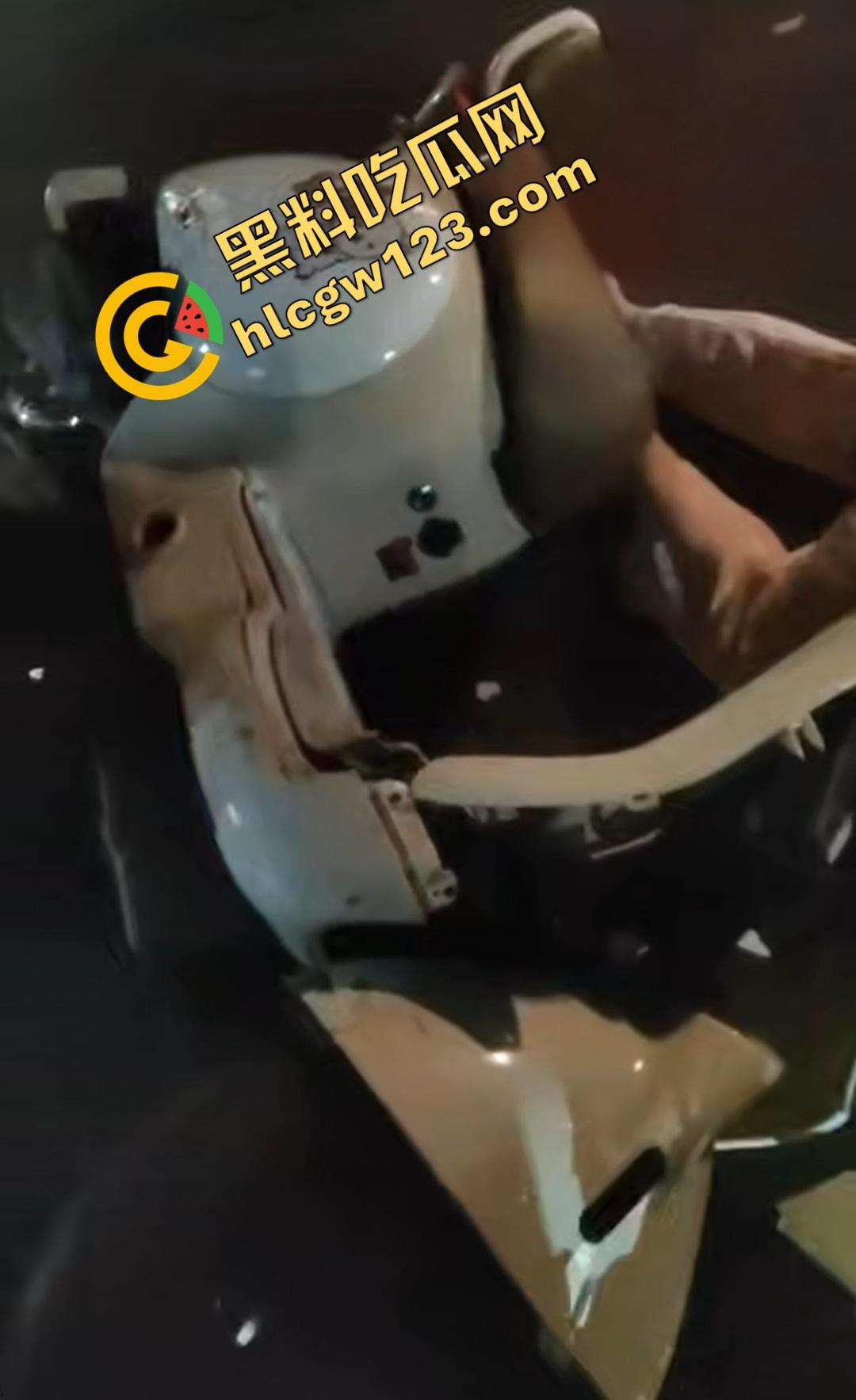 海口琼山精神小妹车祸！小姑娘怕担责直接躺地上装死，差点被货车压断手！  第1张