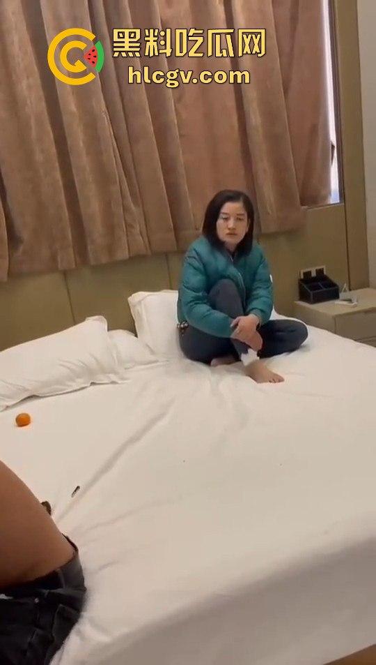 女子带闺蜜捉奸，丈夫反应神速护小三，自己挨打一波输出，只为保住那骚逼！  第7张