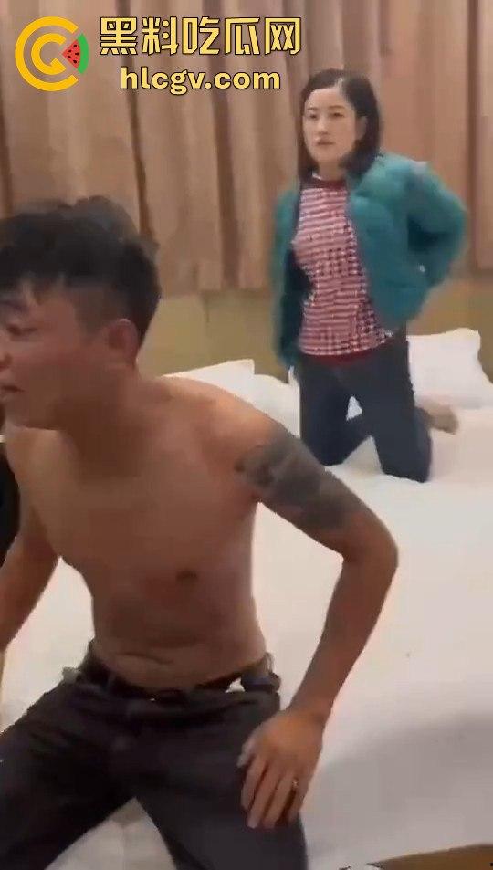 女子带闺蜜捉奸，丈夫反应神速护小三，自己挨打一波输出，只为保住那骚逼！  第10张