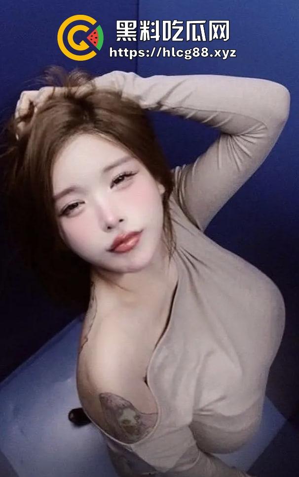 上海纹身骚婊『希希』逼烂野鸡，有钱操随便草，被大哥灌醉玩完扔街边，勾人来捡回去双飞肏！  第7张