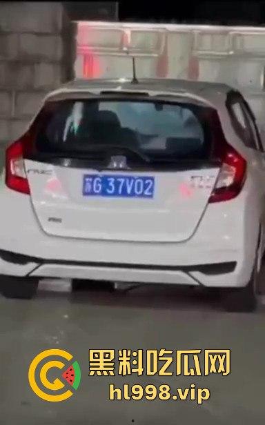 瓜友爆料现场抓包车震！用力猛干，绝对不是夫妻，吓得我站起来猛蹬！  第1张