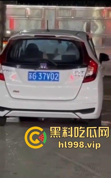瓜友爆料现场抓包车震！用力猛干，绝对不是夫妻，吓得我站起来猛蹬！  第2张