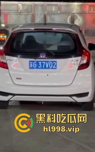 瓜友爆料现场抓包车震！用力猛干，绝对不是夫妻，吓得我站起来猛蹬！  第3张