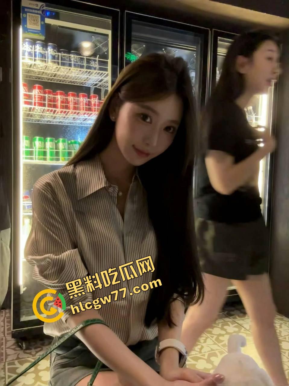 女友嘴上说一个人去三亚散心，背地里跟别的男人酒店爽翻，舔狗男友被绿到发光，三亚沙滩成了女友炮房！  第15张