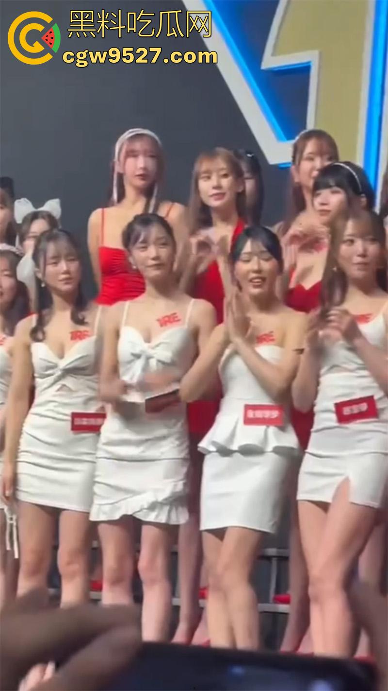 这才是男人天堂啊，台湾成人展盛况，各路老师齐聚一堂，大胆展示性爱姿势，这里面有你喜欢的老师吗？  第11张