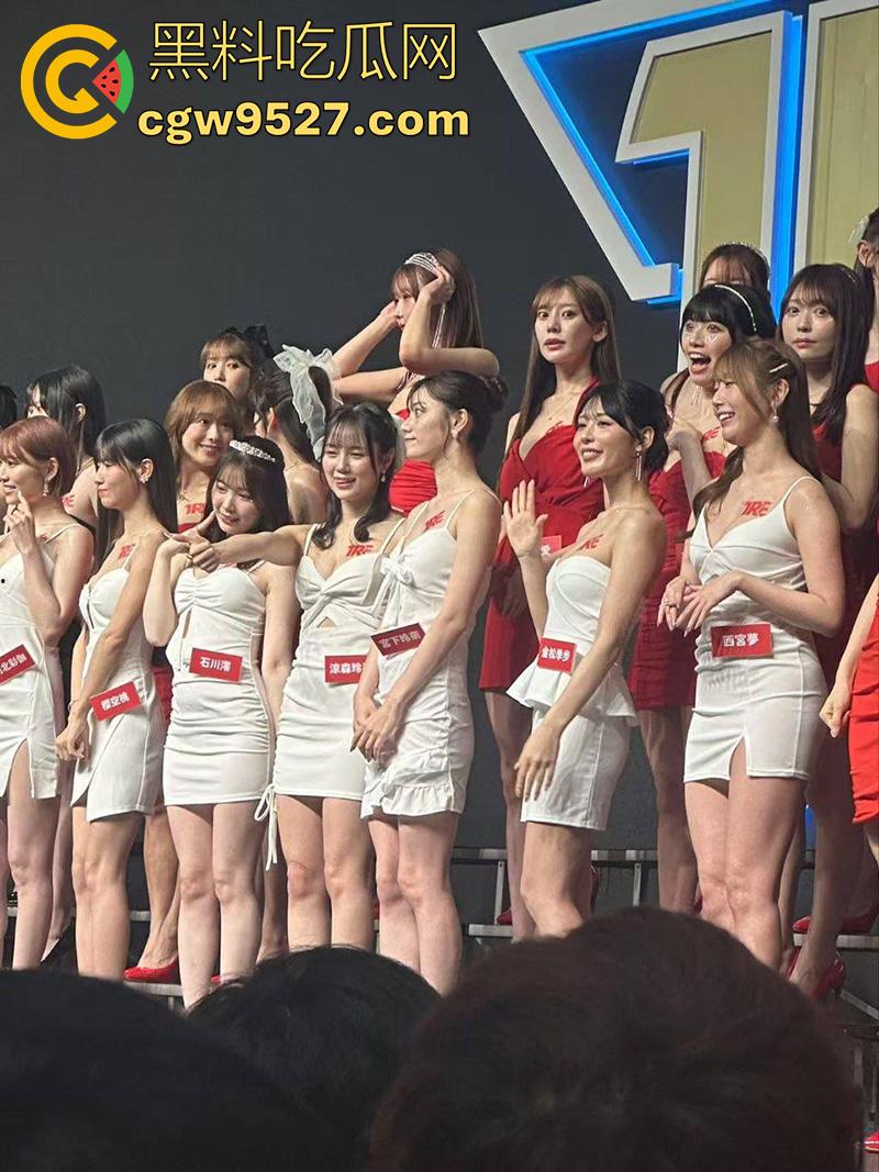 这才是男人天堂啊，台湾成人展盛况，各路老师齐聚一堂，大胆展示性爱姿势，这里面有你喜欢的老师吗？  第12张