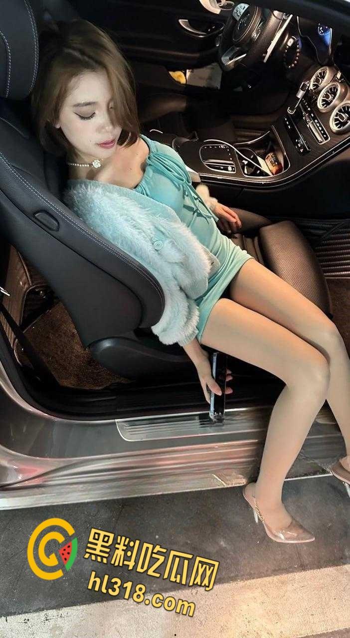 肌肉猛男体育生约炮合集，镜前爆操一字马芭蕾女神，干的母狗呻吟不断，拔屌瞬间就颤抖抽搐  ! 第1张