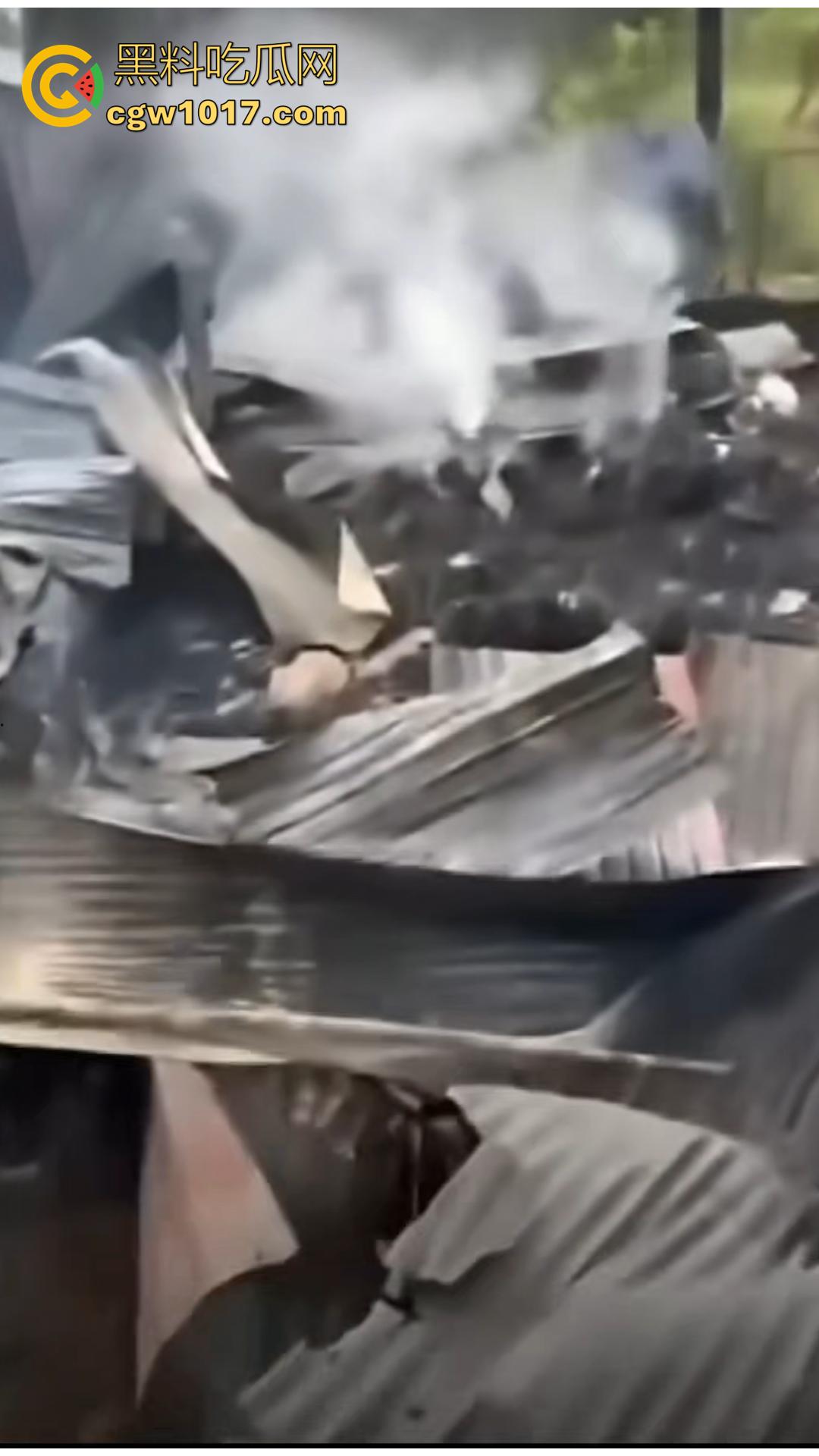 柬埔寨磅湛省灭门惨案 吸毒男子因争吵直接纵火砍人 造成9人死亡 包括一名5岁女童 老婆的娘家无一生还！  第7张