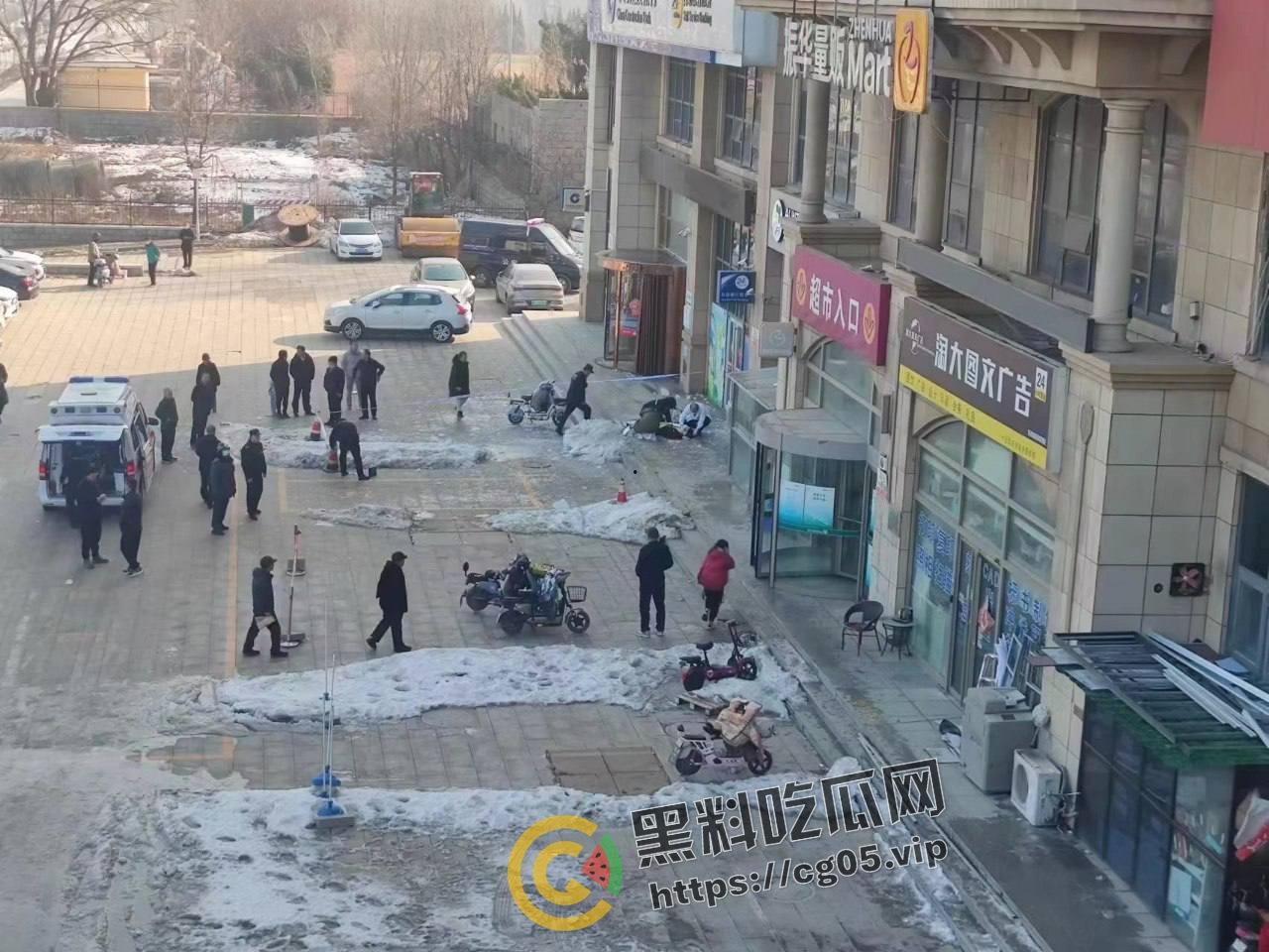 烟台鲁东大学 大学生被掉落冰锥砸中 抢救后身亡 现场画面曝光  第6张