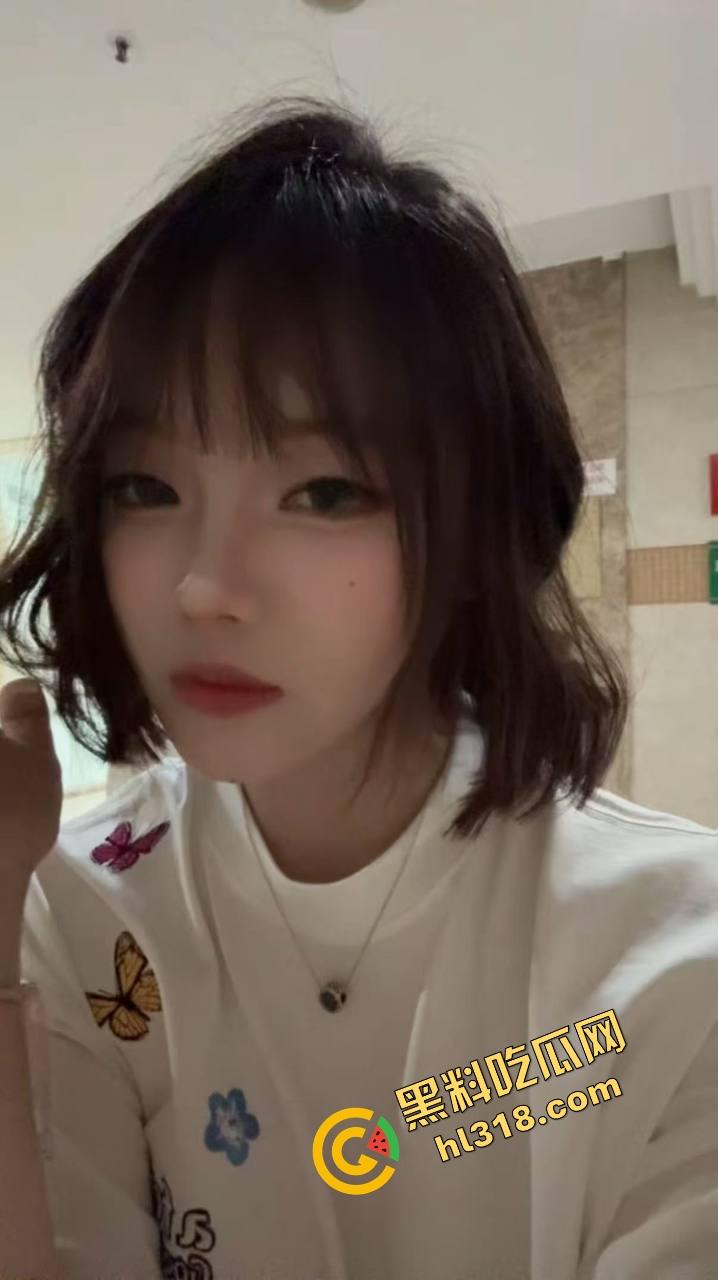 山东日照少妇『田丽君』淡定接电话，边聊孩子教育边被操，下面被猛插照样不露声色，阅鸡无数就是稳！  第4张