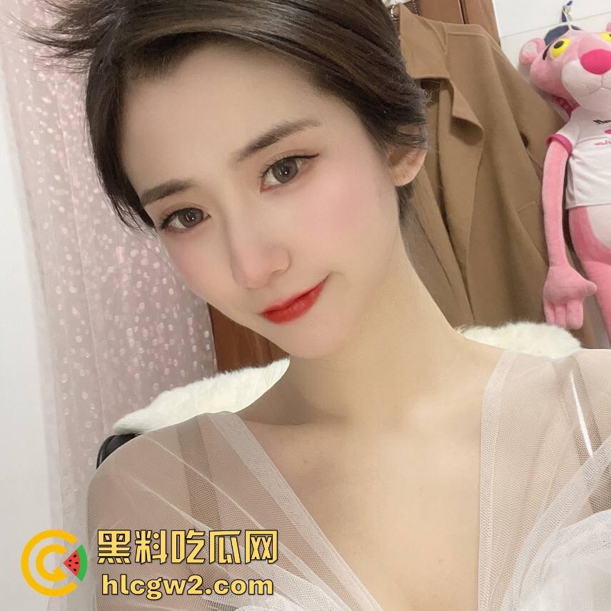 邂逅广西披萨店巨乳正妹【赵雪菲】！大到爆炸的罩杯 这样的身材还卖披萨？不如直接吃了她这个小夹子！  第1张