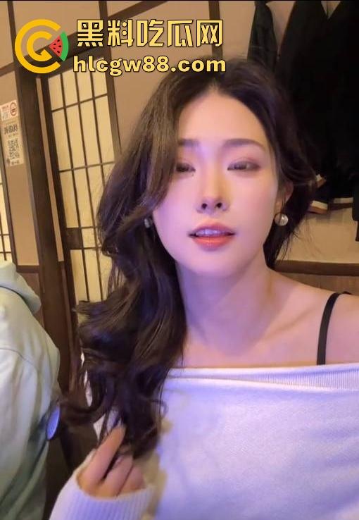 抖音极品高颜值网红【百利甜甜】黑丝学生装 露脸自慰 高级粉丝群福利大放送 先射为敬！  第6张