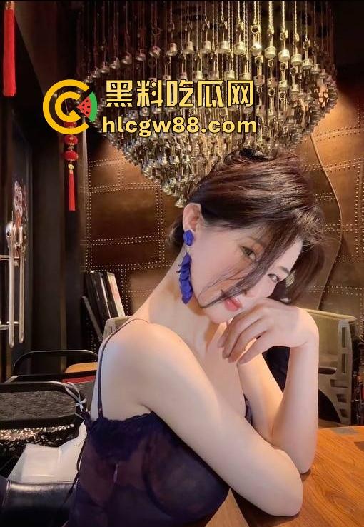 抖音极品高颜值网红【百利甜甜】黑丝学生装 露脸自慰 高级粉丝群福利大放送 先射为敬！  第8张